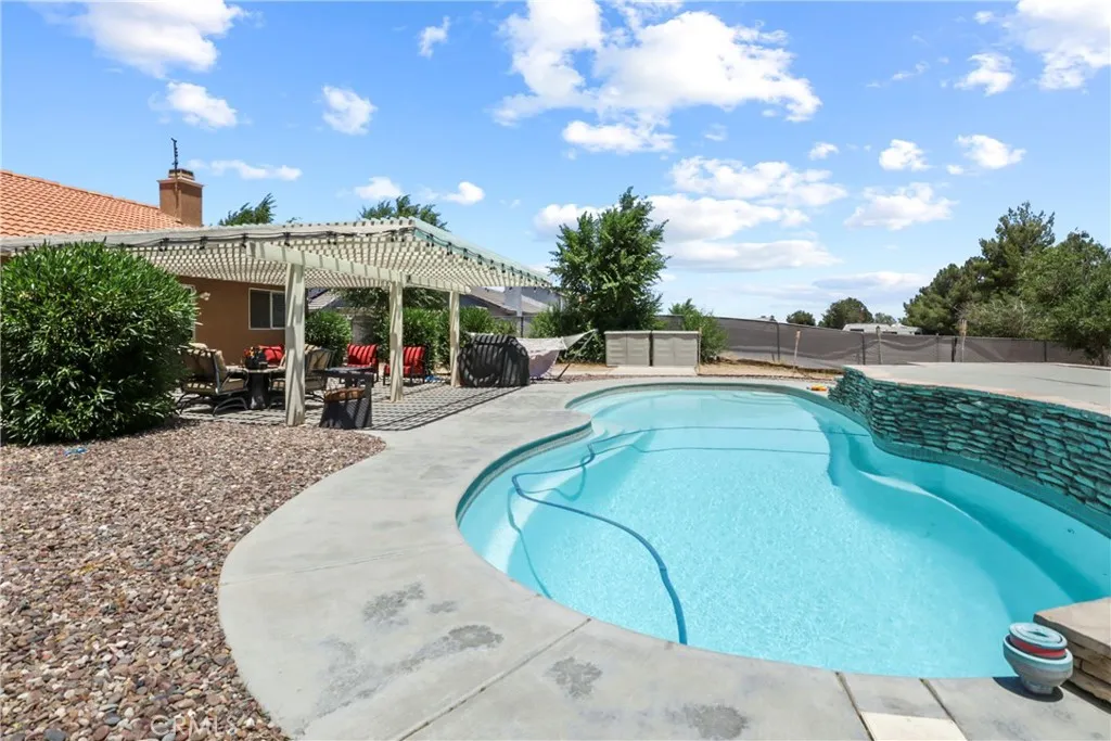 main property photo 17