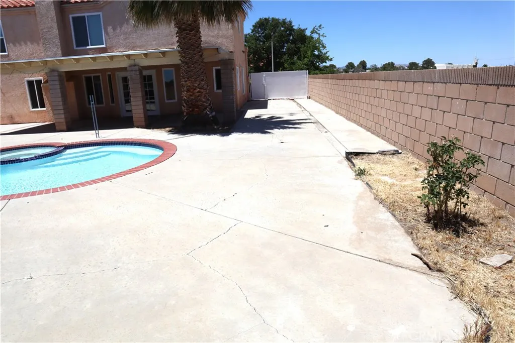 main property photo 12