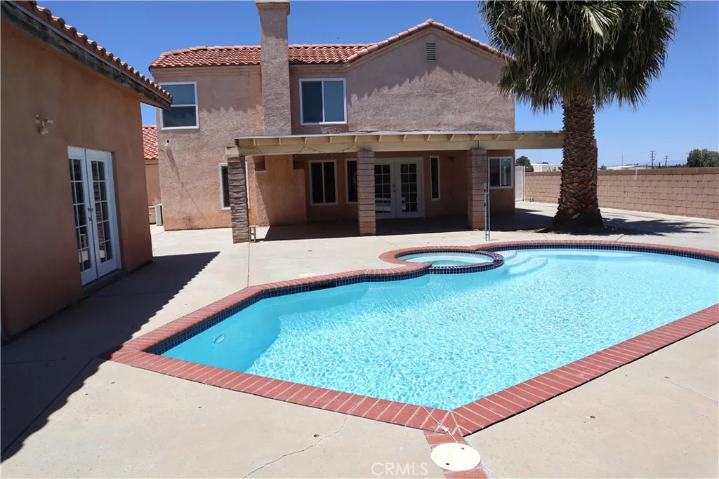 main property photo 8