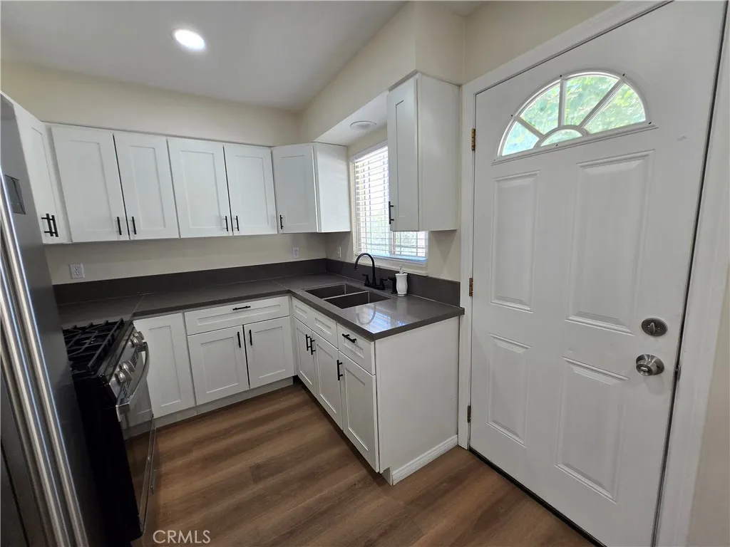 property viewer photo 2