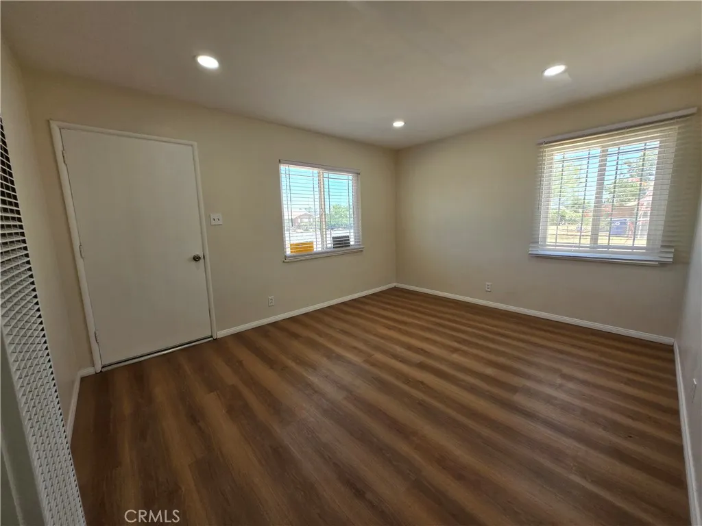 property viewer photo 3
