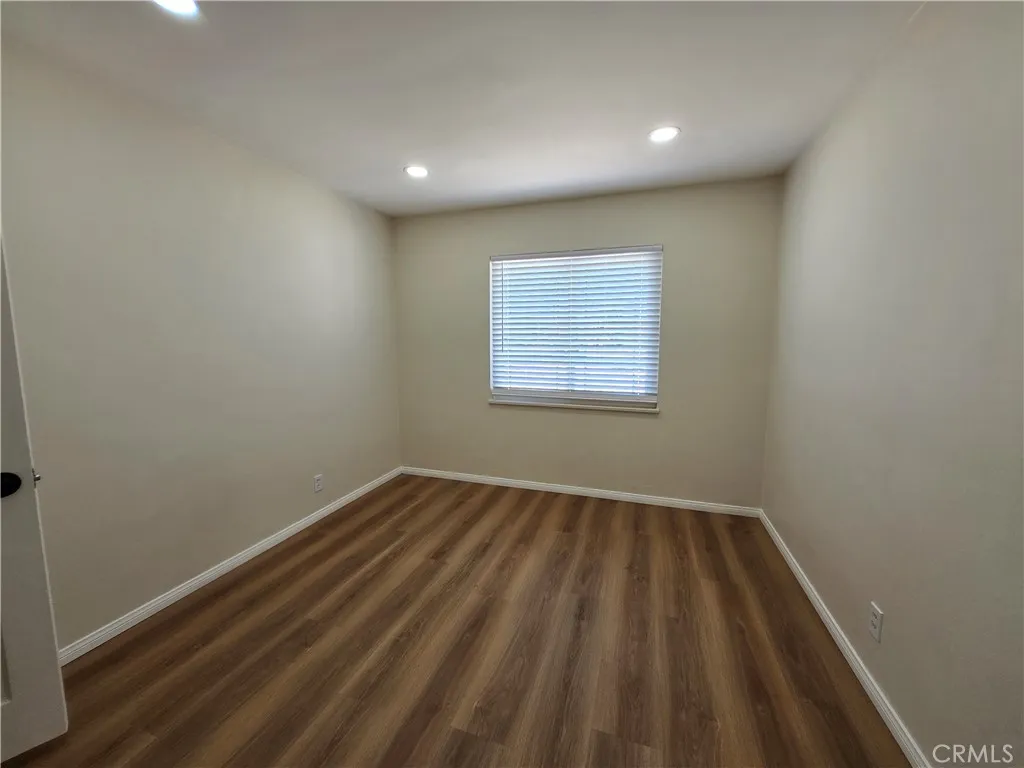 property viewer photo 7