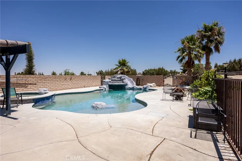 main property photo 30
