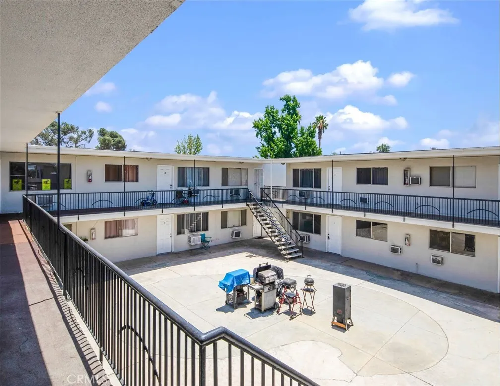 main property photo 17