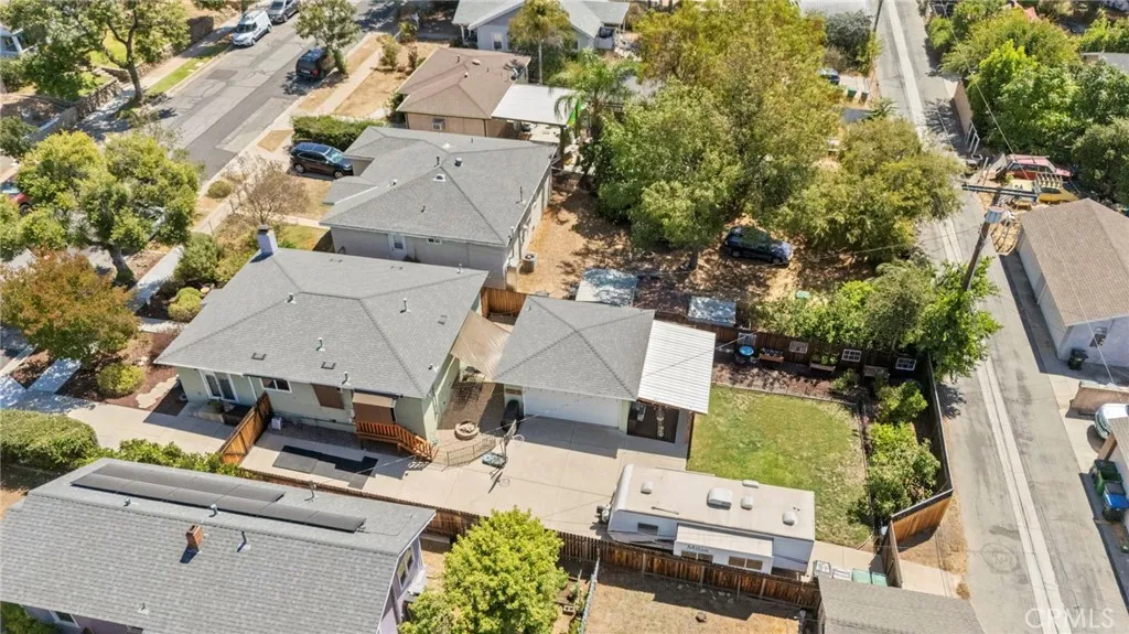 main property photo 28