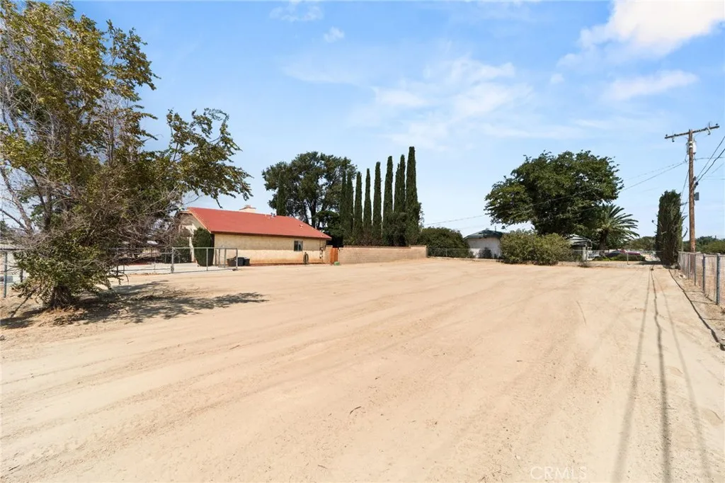 main property photo 28