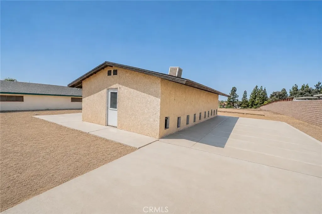 main property photo 28