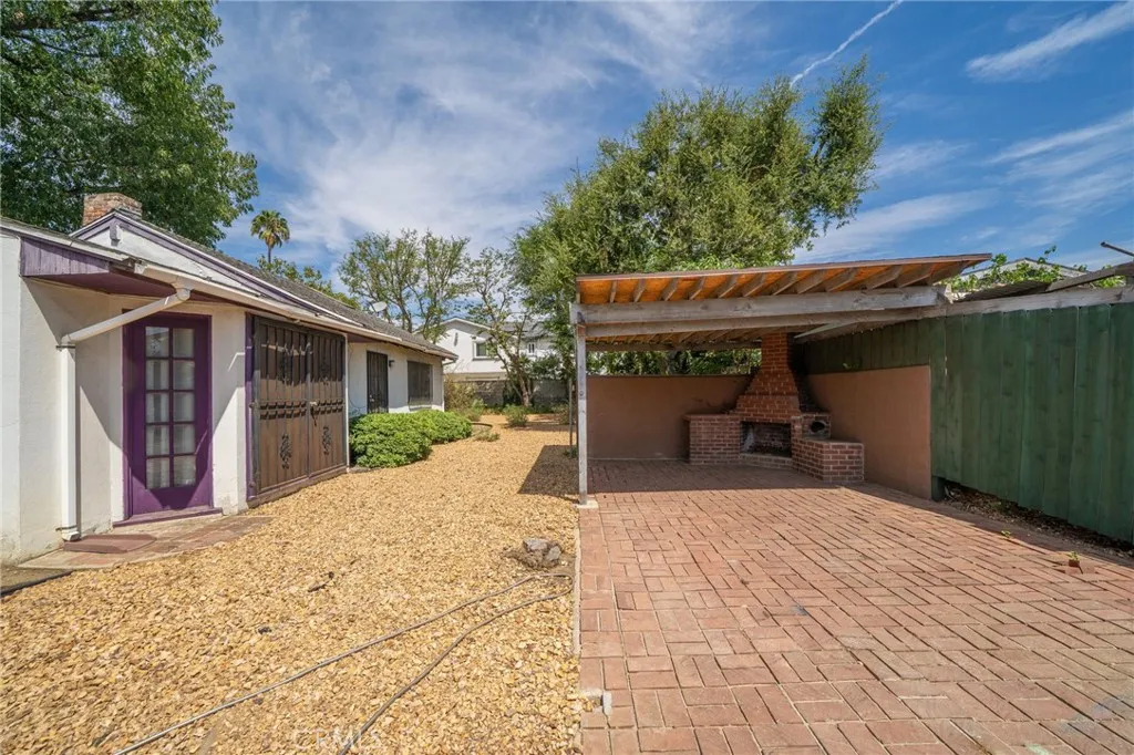 main property photo 31