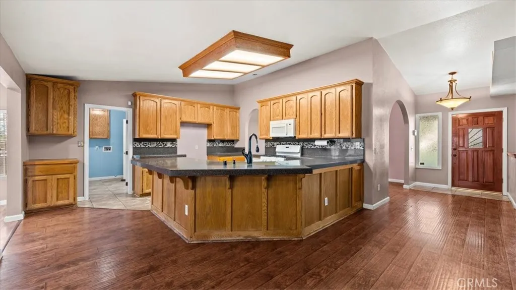 main property photo 9