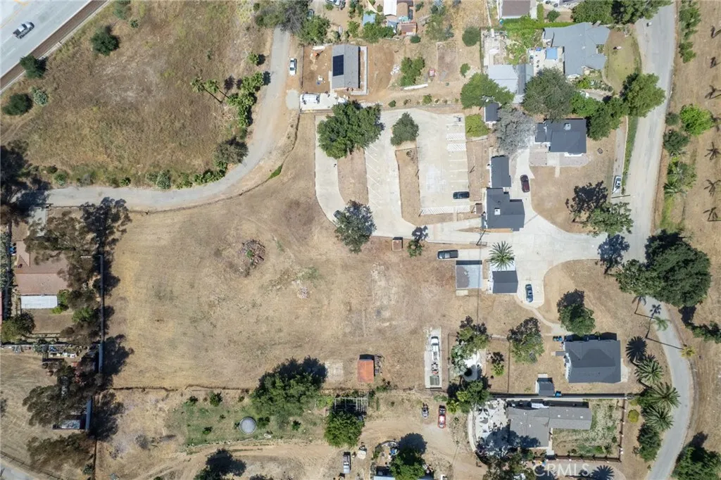 main property photo 25