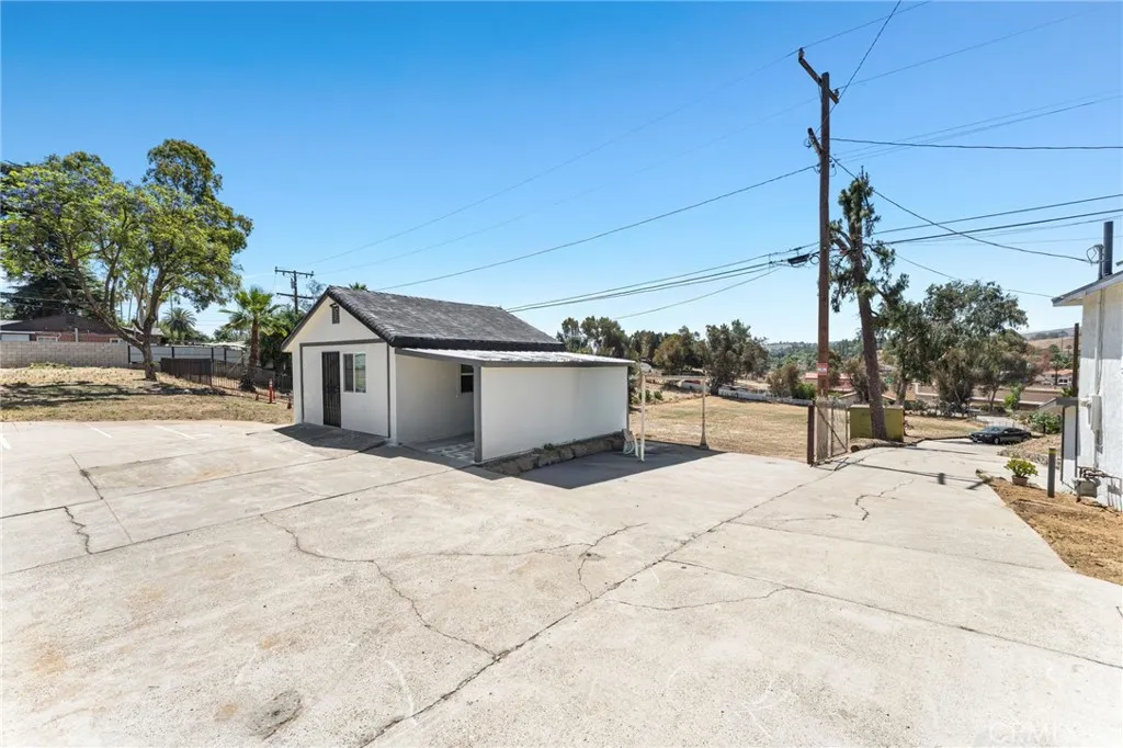 main property photo 28
