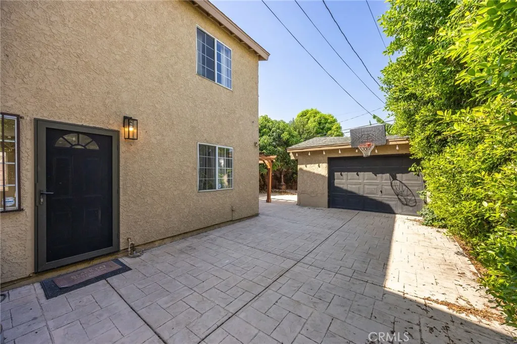 main property photo 31