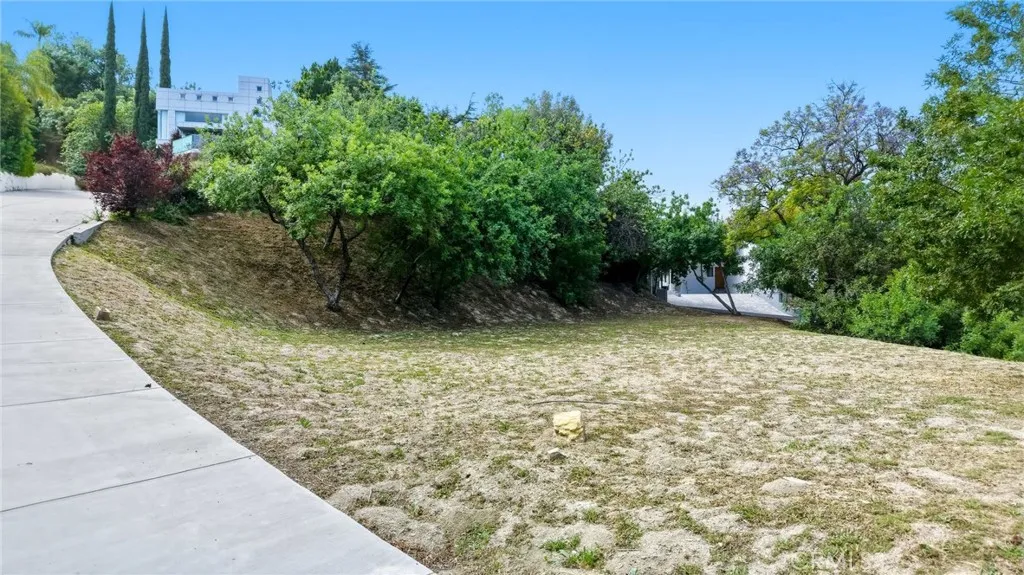main property photo 28