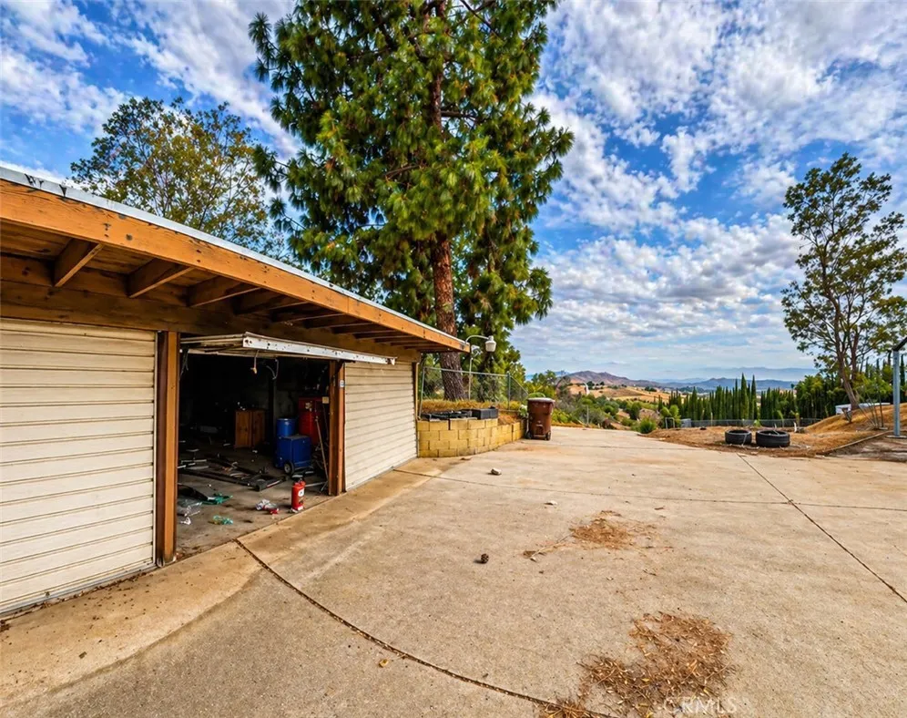 main property photo 40