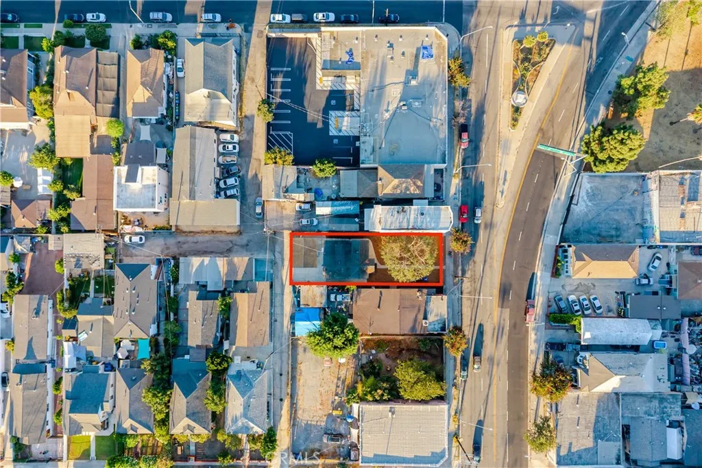 main property photo 30