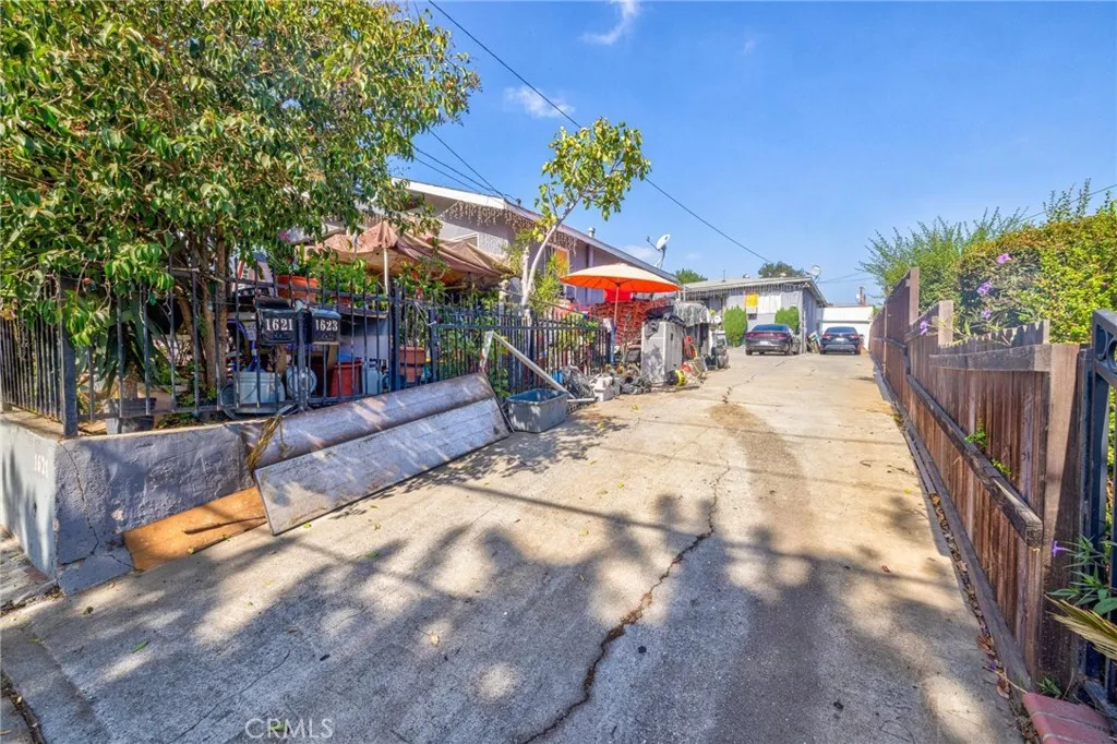 main property photo 39