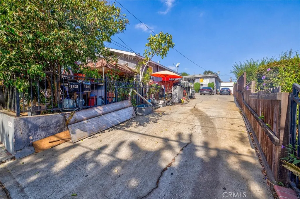 main property photo 40