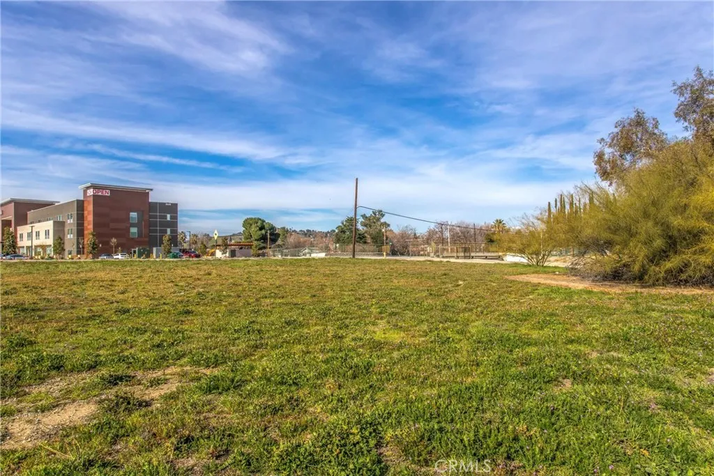 main property photo 4