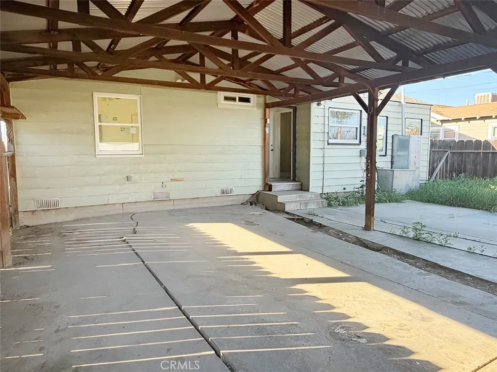 main property photo 11