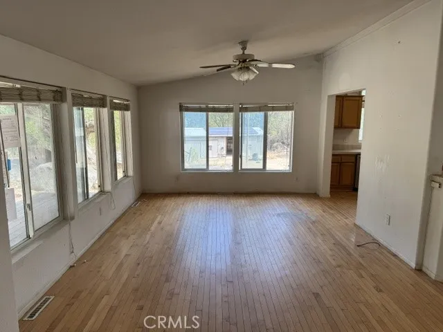 property viewer photo 2