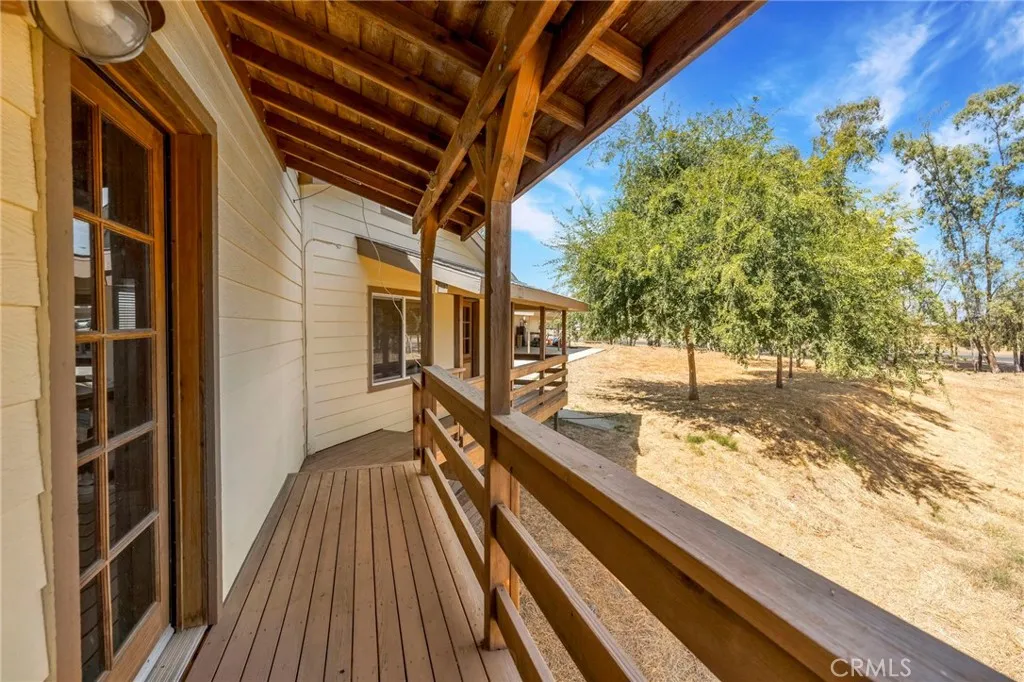 main property photo 40