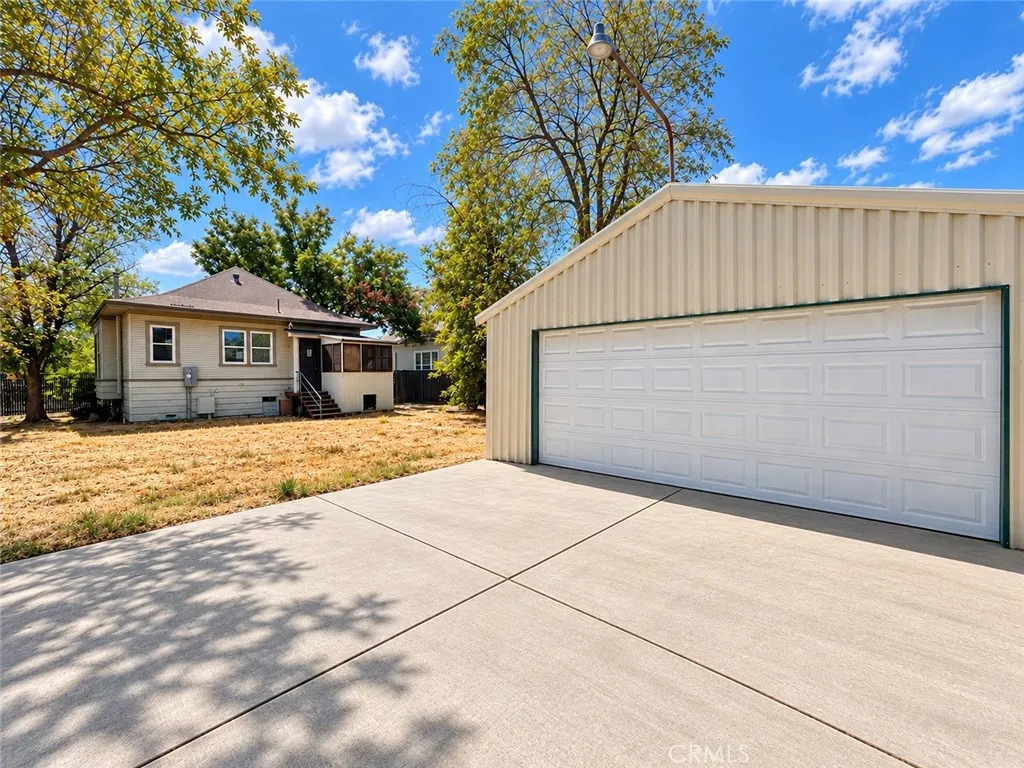 main property photo 11