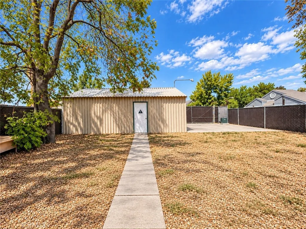 main property photo 12