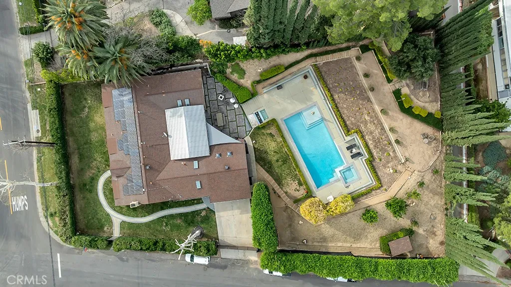 main property photo 25
