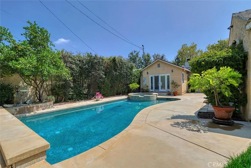 main property photo 28