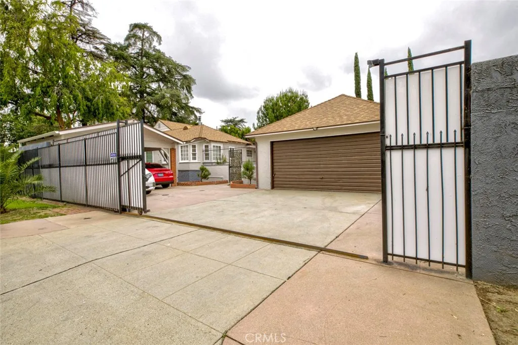 main property photo 41