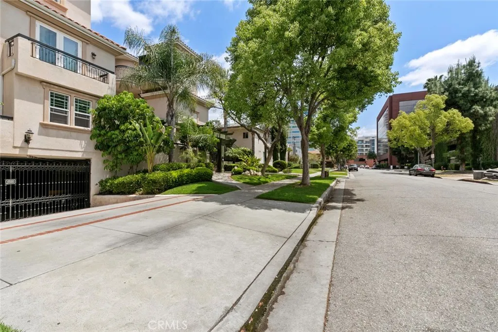 main property photo 41