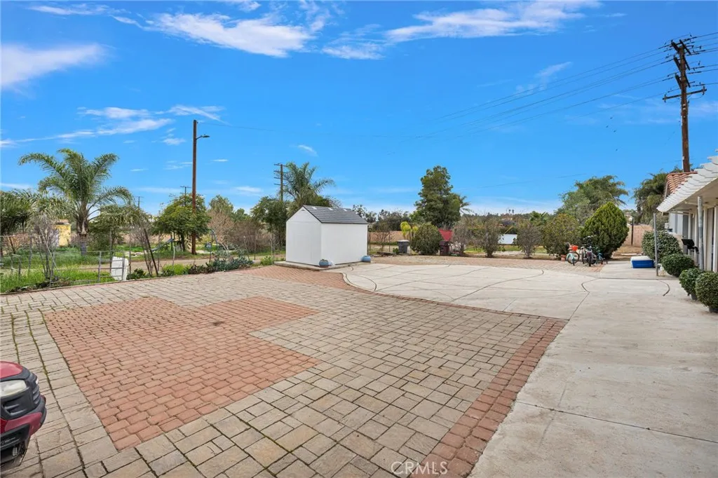 main property photo 28