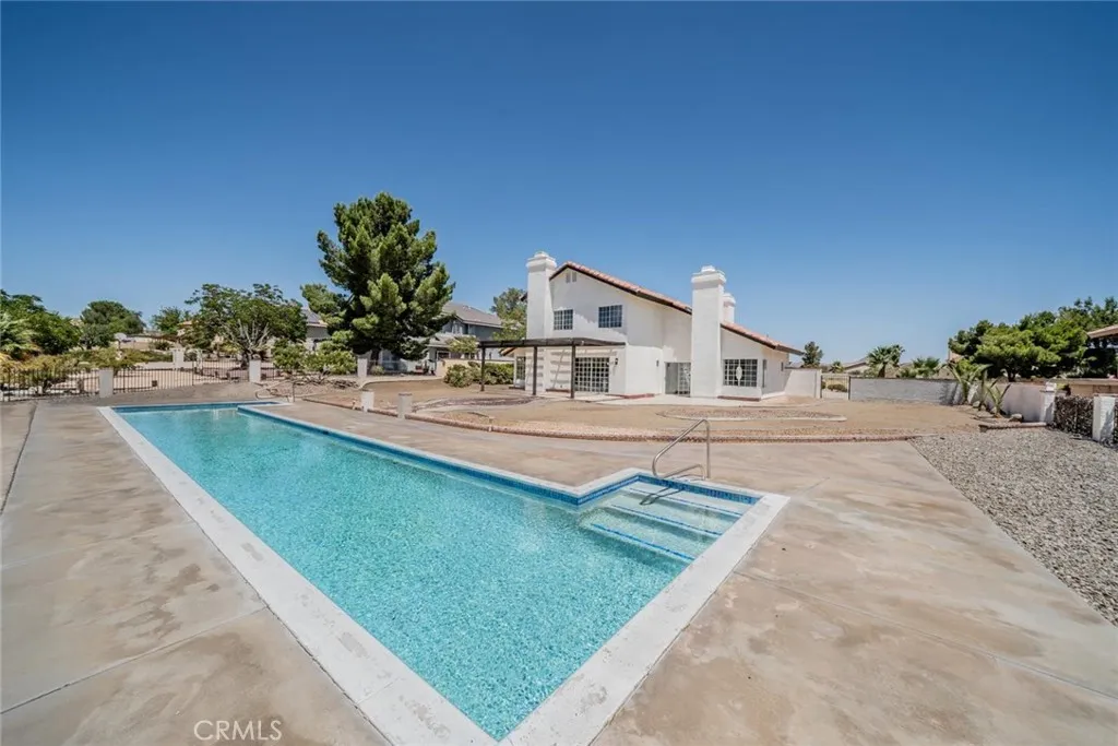 main property photo 5