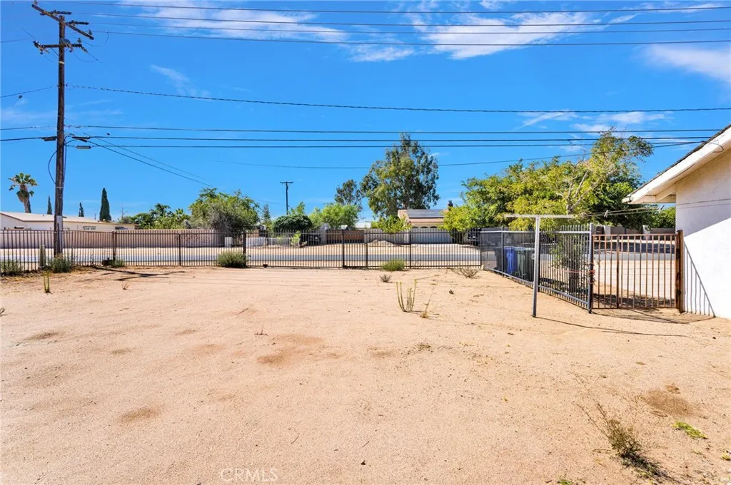 main property photo 28