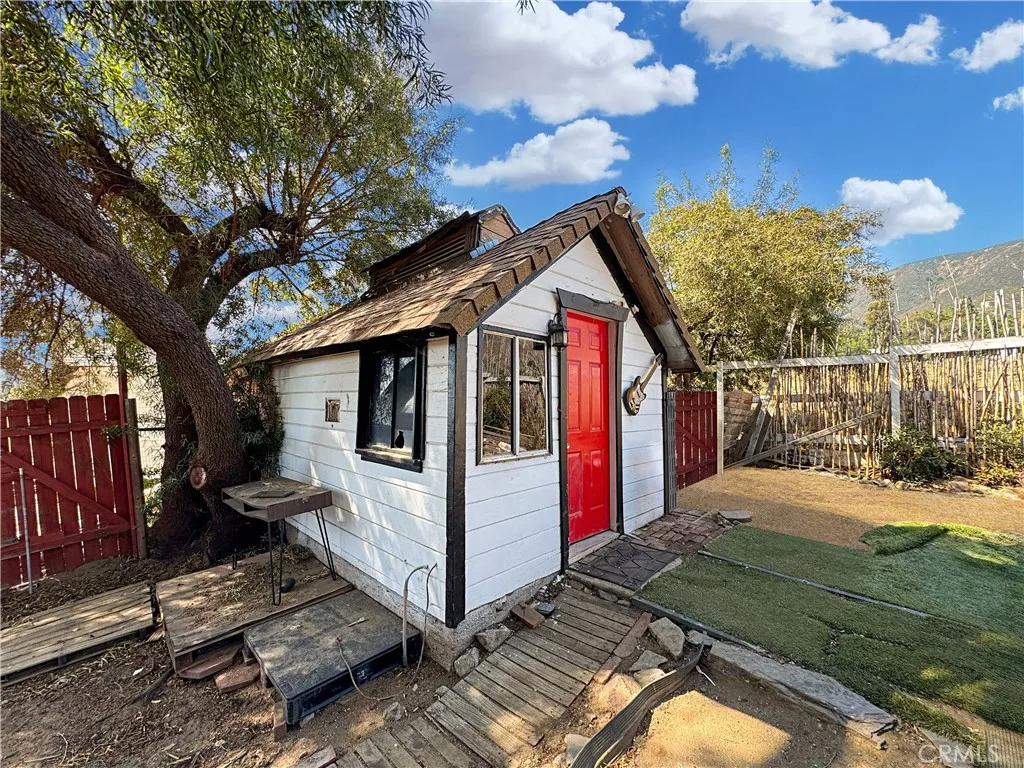 main property photo 28