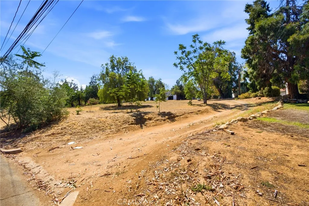 main property photo 28