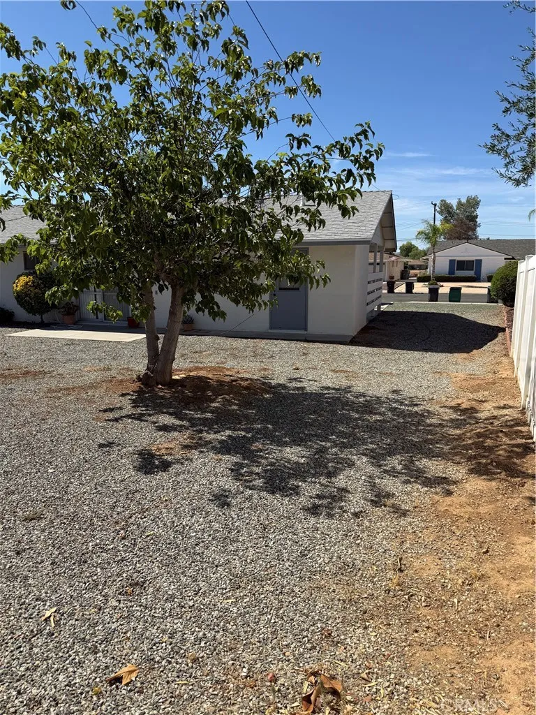 main property photo 28