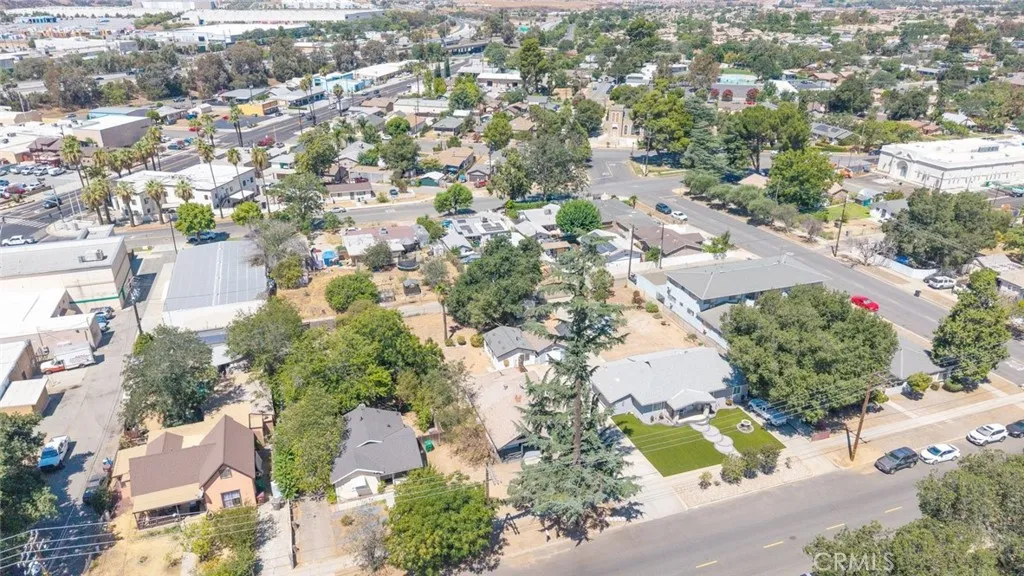 main property photo 40