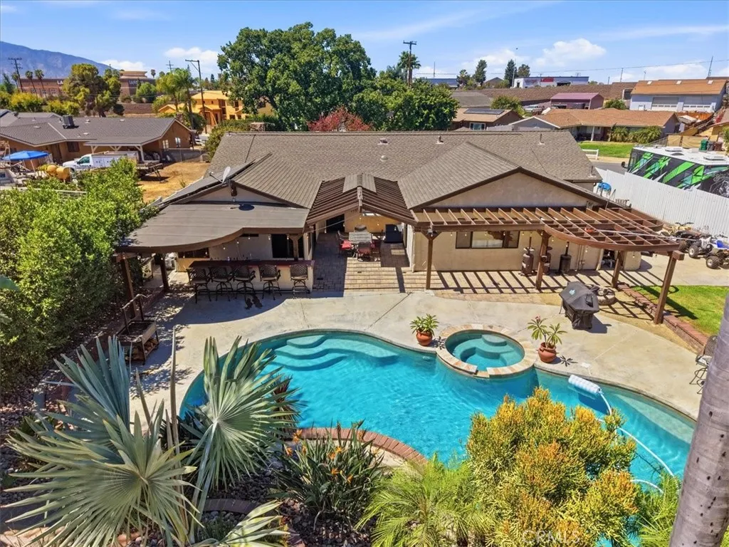 main property photo 25