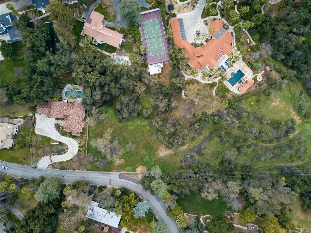 main property photo 12