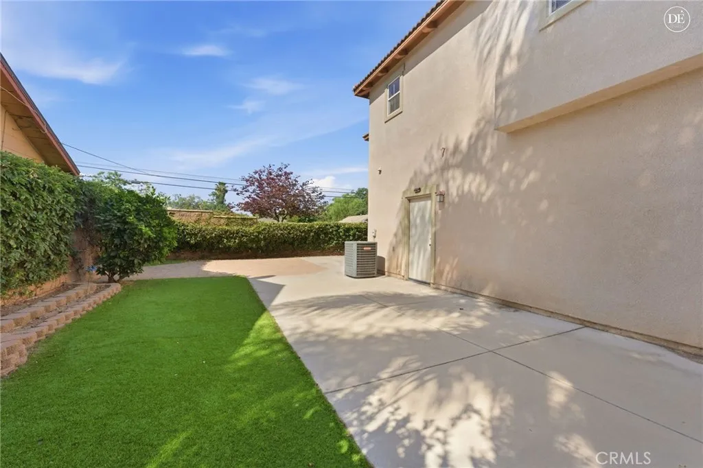 main property photo 32