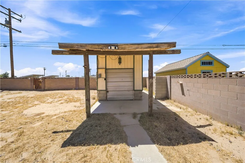 main property photo 28