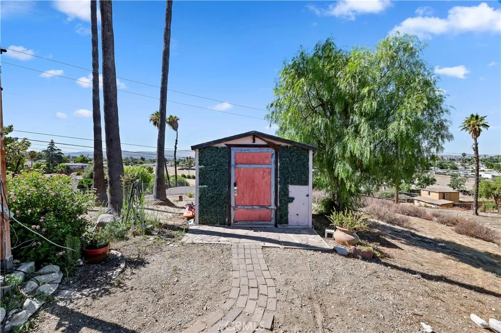 main property photo 25