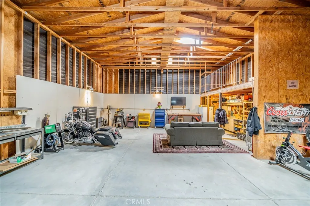 main property photo 40