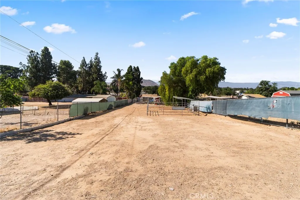 main property photo 28