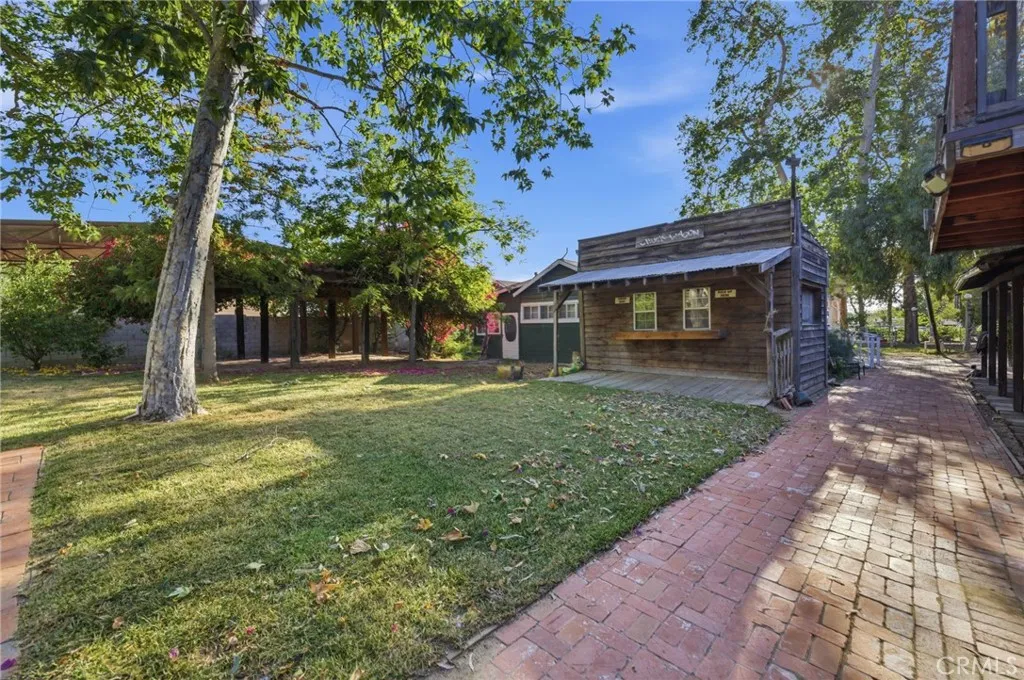 main property photo 17