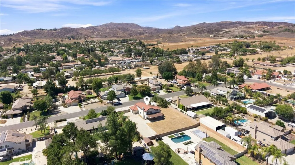 main property photo 50