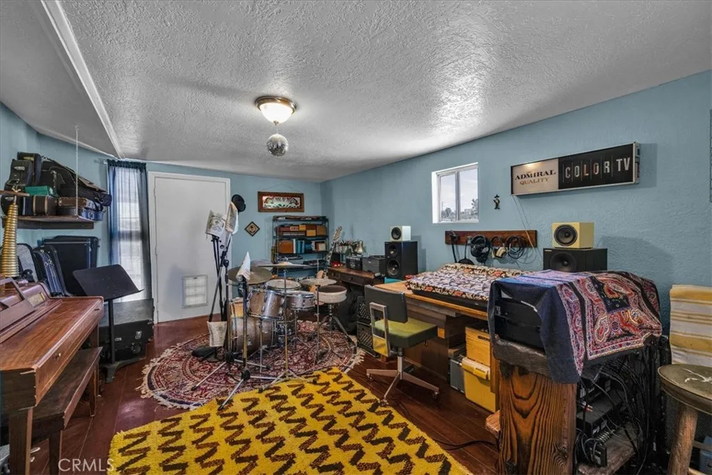 main property photo 25