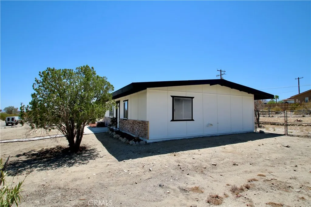 main property photo 23