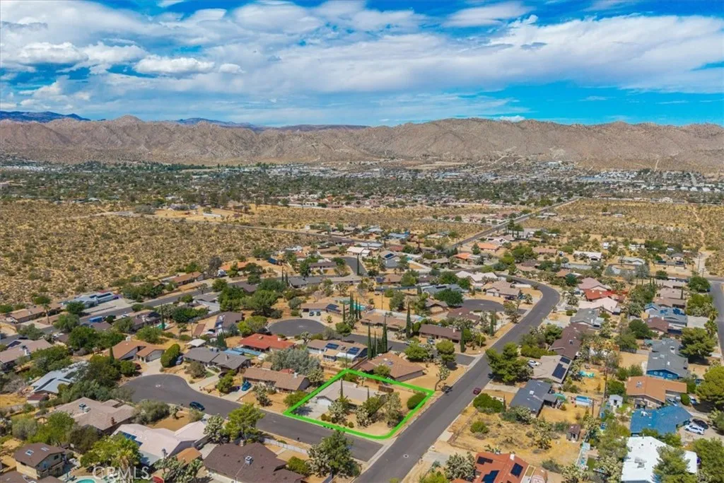 main property photo 28